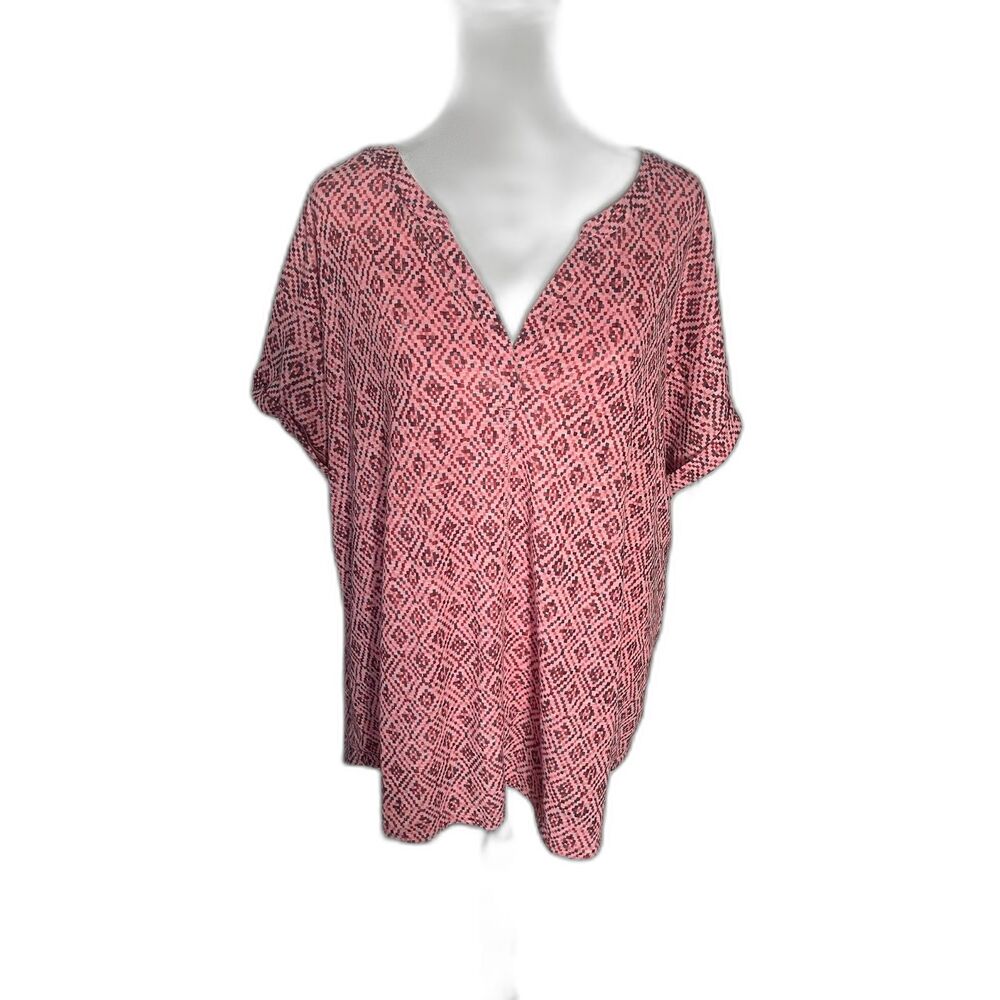 L.L. Bean Pink and Black Geometric Short Sleeve Streamside Splitneck Tee 2X Plus